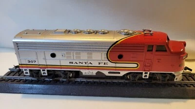 BACHMANN HO SCALE SANTA FE F9 DIESEL LOCOMOTIVE 307 - Image 1 of 4