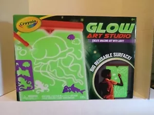 Crayola Glow Art Studio Glow in The Dark Toys Kids Gifts for Girls and Boys New - Picture 1 of 2