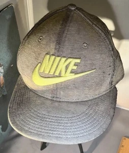 Gorra Nike Futura Logo Grande Estructurada Gris Snapback - Usada - Imagen 1 de 5