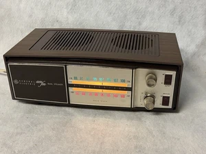 Radio de escritorio General Electric T285C de colección - Altavoz doble AM/FM probado funcionando - Imagen 1 de 6