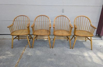 复古 4 件套 Claud Bunyard Nichols & Stone Windsor 主轴橡木餐椅 — 第 1/4 张图片