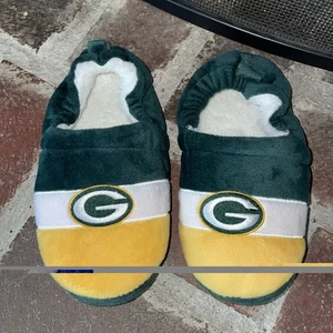 FOCO Greenbay Packers Slippers Kid's XL Size 11-13 - Picture 1 of 4