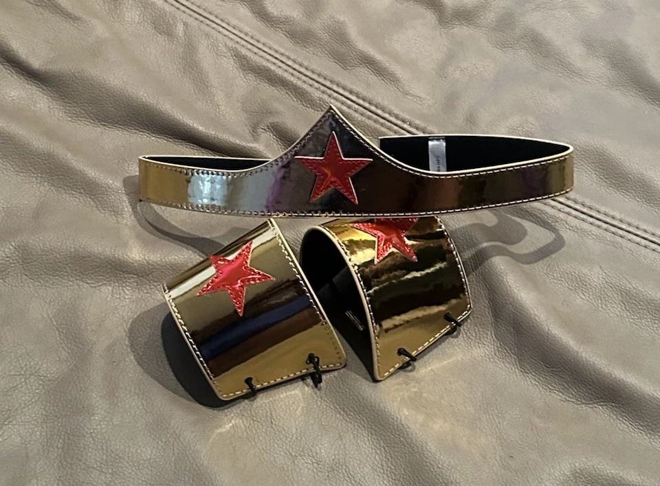 Disfraz de Mujer Maravilla de Windsor parte superior e inferior talla S con diadema y pulseras Foto 1 de 4