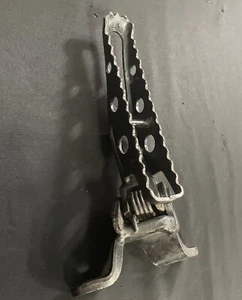 Honda ATC OEM ATC250es ATC250sx 250es 250sx LEFT Foot Peg Rest 2-22 - Picture 1 of 10