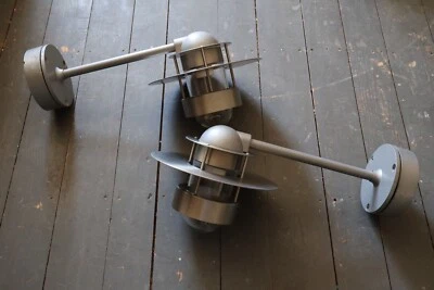 Par de apliques de pared orbitadores exteriores vintage Louis Poulsen Foto 1 de 4