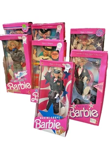 LOTTO Barbie Bambole Stars 'n Stripes Aeronautica Militare ESERCITO MARINA Corpo dei Marines Nuove NRFB - Foto 1 di 13