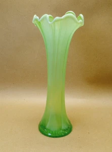 Vintage Green Opalescent Jefferson Pulled Glass Vase Ribbed Sides 11 3/4" - Picture 1 of 8