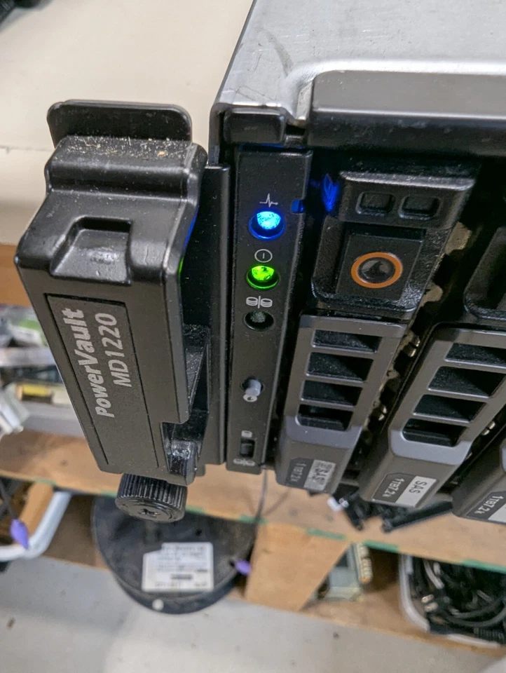 Dell Power Vault MD1220, 10x 1tb  2.5 SAS, Dual power, Dual controller - Image 1 of 3