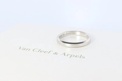 Preowned Van Cleef Arpels band. Genuine VCA PT950 Platinum Tendrement ring. - Image 1 of 4