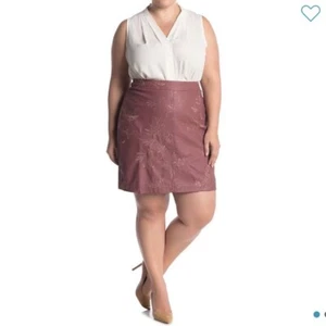 CityChic Rose color embroidered faux-leather skirt Size 16 - Picture 1 of 6