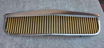 Решетка радиаторная золотистая вертикальная для Cadillac Deville E&G Classics 2000-2005 годов выпуска от оригинального производителя - Изображение 1 из 4