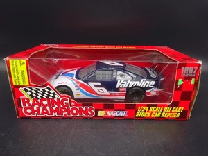 Mark Martin 1997 NASCAR Racing Champions 1/24 Scale Diecast Stock Car Replica - Picture 1 of 7