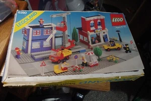 Lego Town 6390 Main Street, 1980 VINTAGE, NEAR COMPLETE SET, EXCELLENT CONDITION - Picture 1 of 7