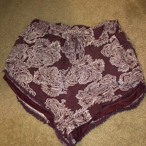 Charlotte Russe RED SHORT Floral Shorts Size XS BOOTY  POCKETS PAISLEY - Picture 1 of 4