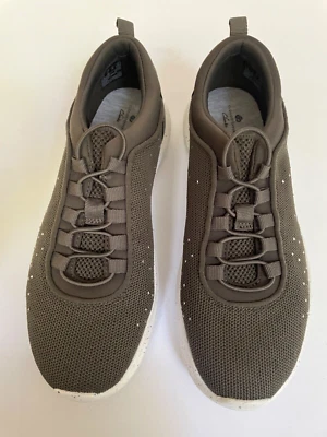 Женские кроссовки Cloudsteppers от Clarks с украшениями цвет банджи зеленый 7,5 - Изображение 1 из 4