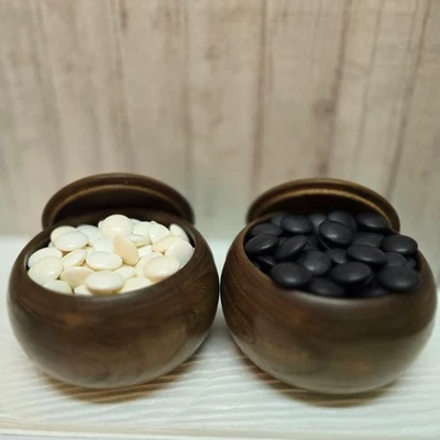 High-grade Go stones set Japanese IGO game - Image 1 of 4
