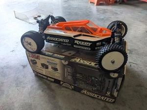 Team Associated RC10B64 Roller - Picture 1 of 6