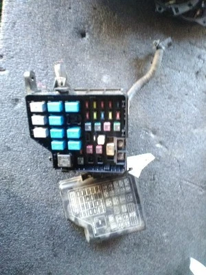 Fuse Box Engine Compartment Without ABS Fits 01-06 SANTA FE 90062 Foto 1 de 4