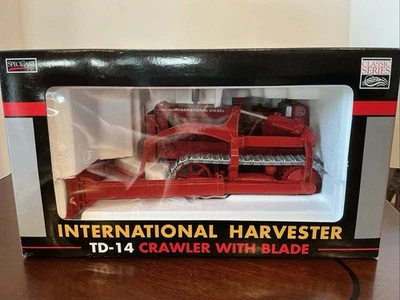 Vintage 2002 SpecCast 1/16 Diecast International Harvester TD-14 Crawler WBlade - Image 1 of 4