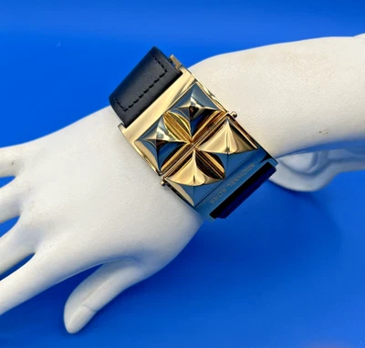 Michael Kors 14K покрытием золотистый пирамида широкий кожаный браслет-манжета - Изображение 1 из 4