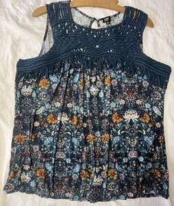 Mujer Lee Boho Sin Mangas 1X Azul Marino Flecos Macramé Botón Espalda Floral Elastizado - Imagen 1 de 10
