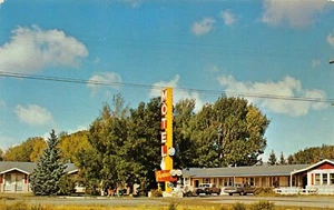 Parkway Motel Roadside Cars Street Scene Livingston,MT 1960's Postcard - Picture 1 of 2
