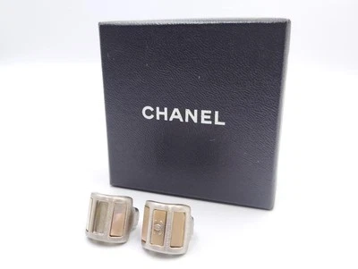 Pendientes de clip Chanel concha color plata mate para mujer i16924 Foto 1 de 4