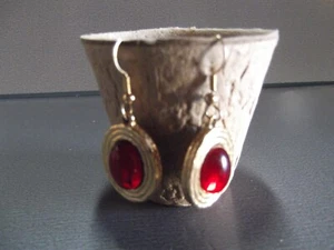 1 Paar alte 1 Zoll ovale Form goldfarben rot mittel Metall/Acryl Schlenker - Bild 1 von 7