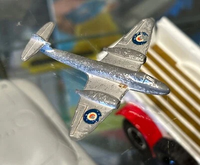 Dinky Toys Diecast Modelo 70e Gloster Meteor Avión de combate de guerra Segunda Guerra Mundial RAF Foto 1 de 4