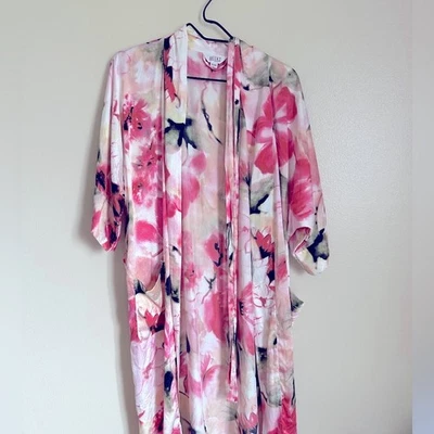 Ropa de dormir o kimono floral rosa y blanco seda 100% grande Foto 1 de 4