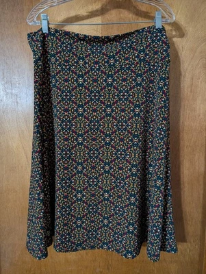 Falda LuLaRoe Azure para mujer XL elástica línea A - verde bosque, rojo, medallones tostados Foto 1 de 4