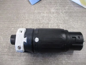 Conector Hubbell Twist-Lock CS-8364C 50A 250V 3P 4W 3Ph Usado - Imagen 1 de 5