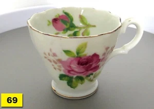Vintage Saji Japan fine china small floral cup 5.5 cm - Picture 1 of 6