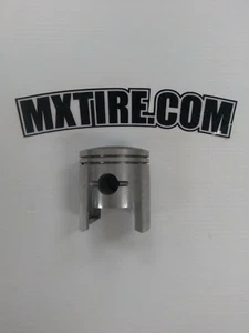 SUZUKI Piston T305/TC305 1969' 12110-18000 OEM NOS - Picture 1 of 6