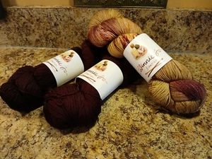 3 Winnie Jo Fiber Co. Super filato per calze Burg-Burg. Marrone ciascuno: 462 iarde/100 gm USA - Foto 1 di 15
