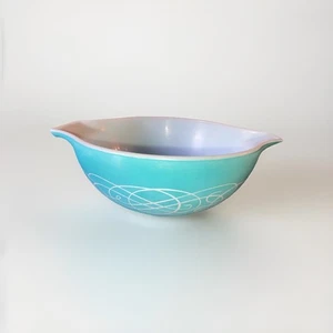 VINTAGE 1950's PROMOTIONAL #443 TURQUOISE SCROLL CINDERELLA BOWL - 2 1/2 QT - Picture 1 of 10