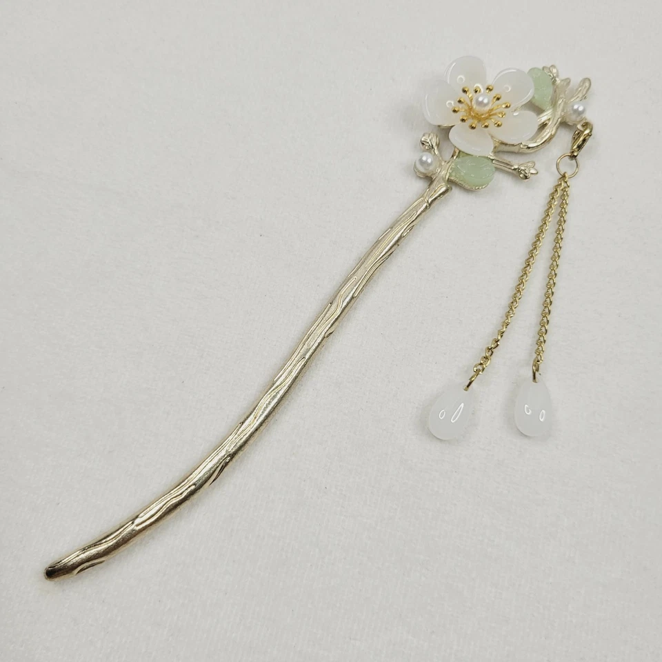 Pin de Pelo Kanzashi Acabado Tono Dorado Mate Flor Blanca Extraíble Cuelga Foto 1 de 4