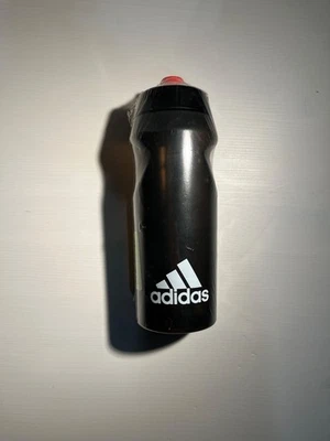 Botella de agua Adidas de 500 ml (precio de venta sugerido por el fabricante $30) - Nueva y sellada Foto 1 de 3