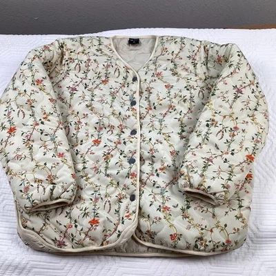 Chaqueta acolchada floral PacSun x The MET para mujer pequeña crema satinada inspirada en el arte Foto 1 de 4