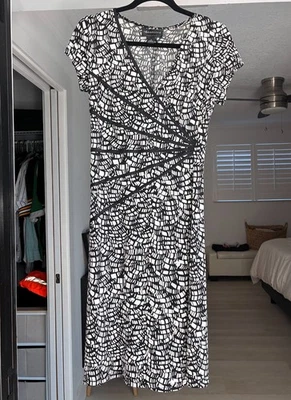 Vestido Connected Apparel Talla 6 Estampado Cuadrado Ligero Blanco y Negro Foto 1 de 4