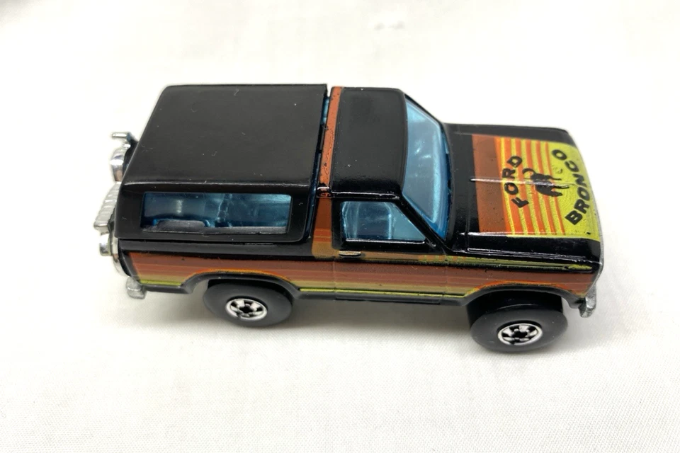 Ford Bronco 1980 Blackwall Real Riders personalizado Hot Wheels negro 4x4 bonito Foto 1 de 4