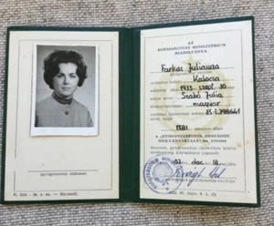 Folleto de identificación con foto de farmacéutico - Documento de farmacia de medicina obsoleto Hungría 1962 - Imagen 1 de 3