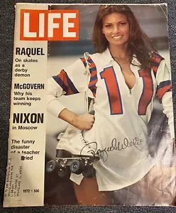 Rare 1972 RAQUEL WELCH LIFE MAGAZINE SIGNED AUTO Autograph Kansas City Bomber - Picture 1 of 7
