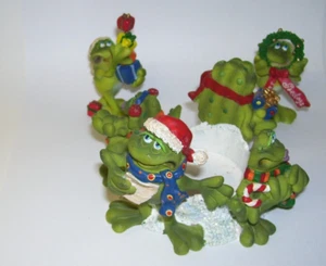 Juego de tres candelabros y figuras vintage de rana de Navidad - Imagen 1 de 2