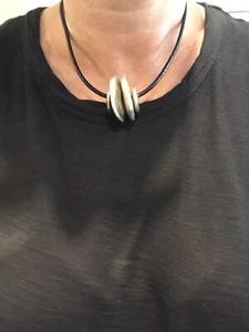 🛍️ BNWOT Chunky Silver Round Metal Discs On Black Leather Cord Necklace 🛍️ - Picture 1 of 5