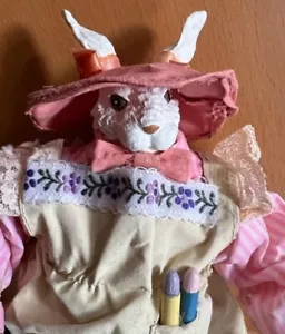 Mrs. Rabbit Goes Gardening Figur - Bild 1 von 4