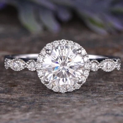 Alianza de compromiso de piedra moissanita de corte redondo de 2,50 quilates de oro blanco macizo de 14 quilates Foto 1 de 4