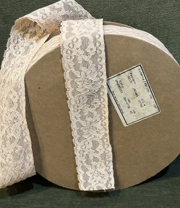 "Telas Liberty grandes de 40 yardas vintage de encaje floral de 2"" con ribete EE. UU. - Imagen 1 de 6