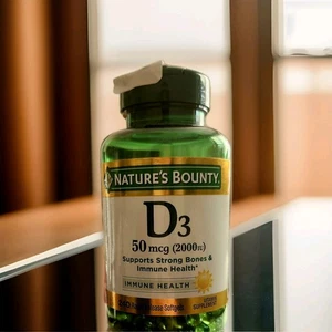 Cápsulas blandas de apoyo inmunológico Nature's Bounty vitamina D3 2000 UI 240 unidades - Imagen 1 de 3
