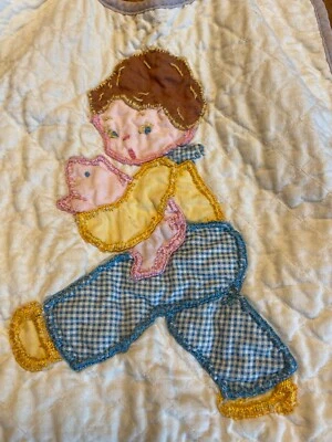 Aplique acolchado vintage de bebé de los años 50 con un cerdo hecho a mano niño pequeño Foto 1 de 4
